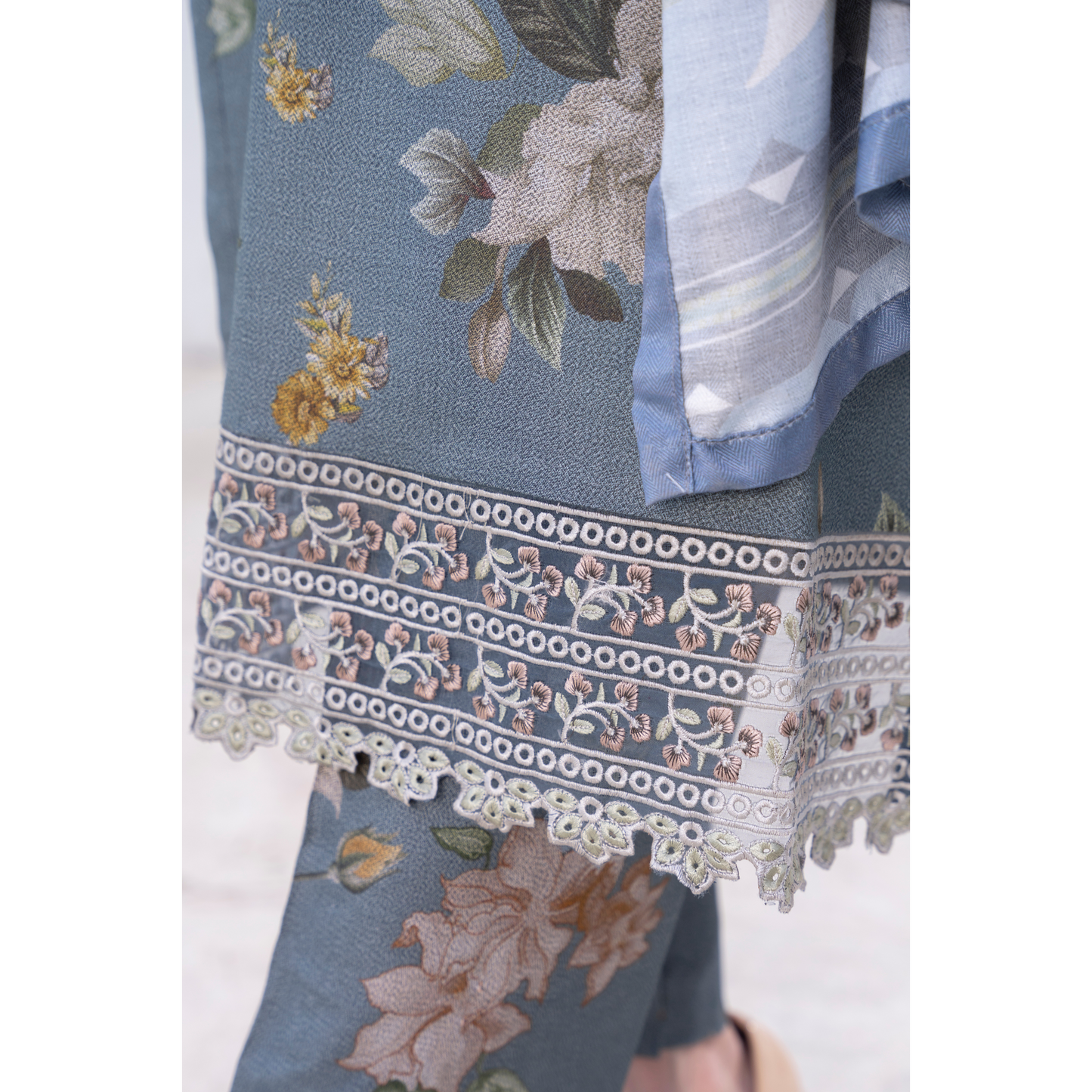3 Pc Embroidered Printed Dress with Dhanak Wool Shawl | Winter Collection | Raniya.h | UMRAH0503