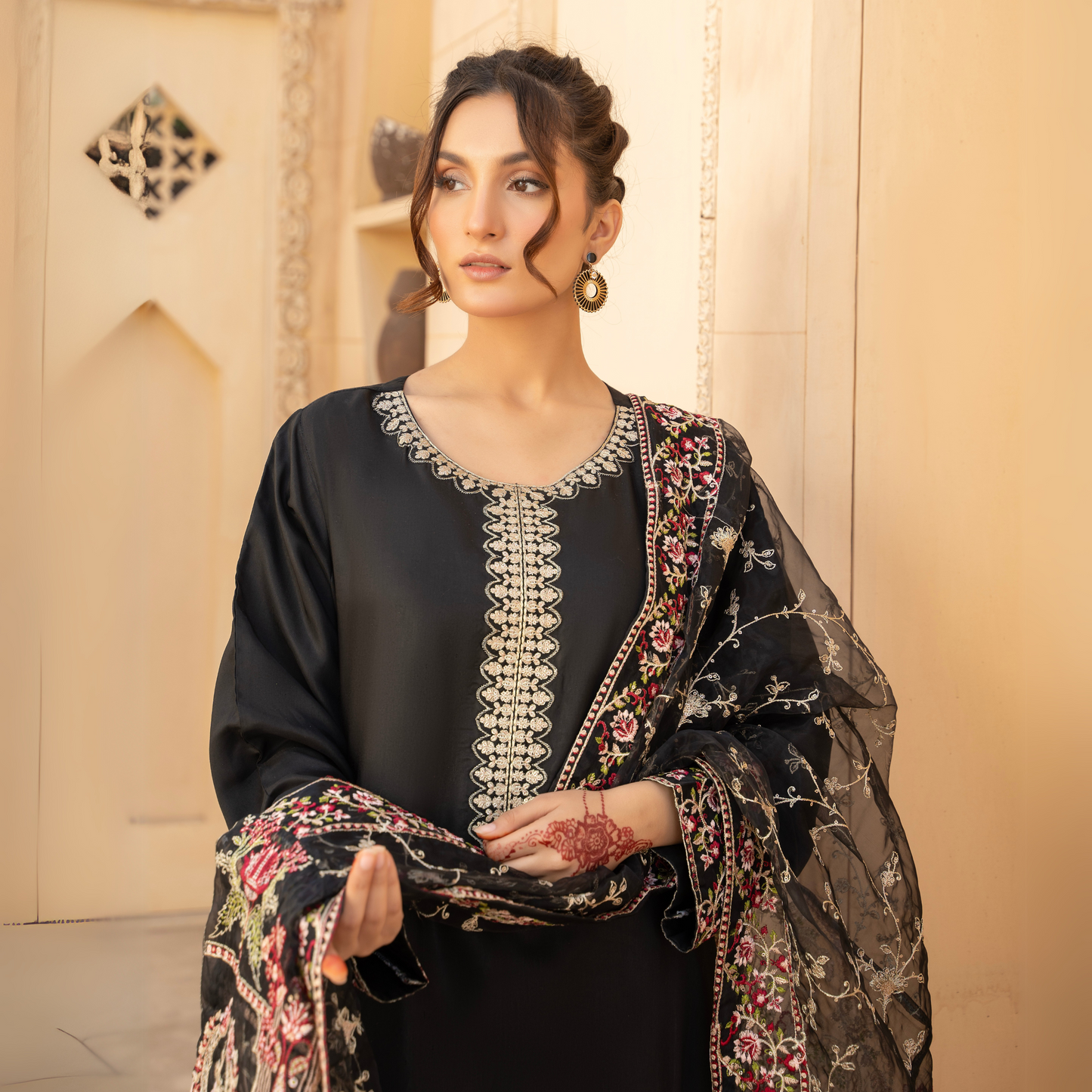 UA-60 Embroidered Viscose Linen 3 Pc Pakistani Dress | UMNAA