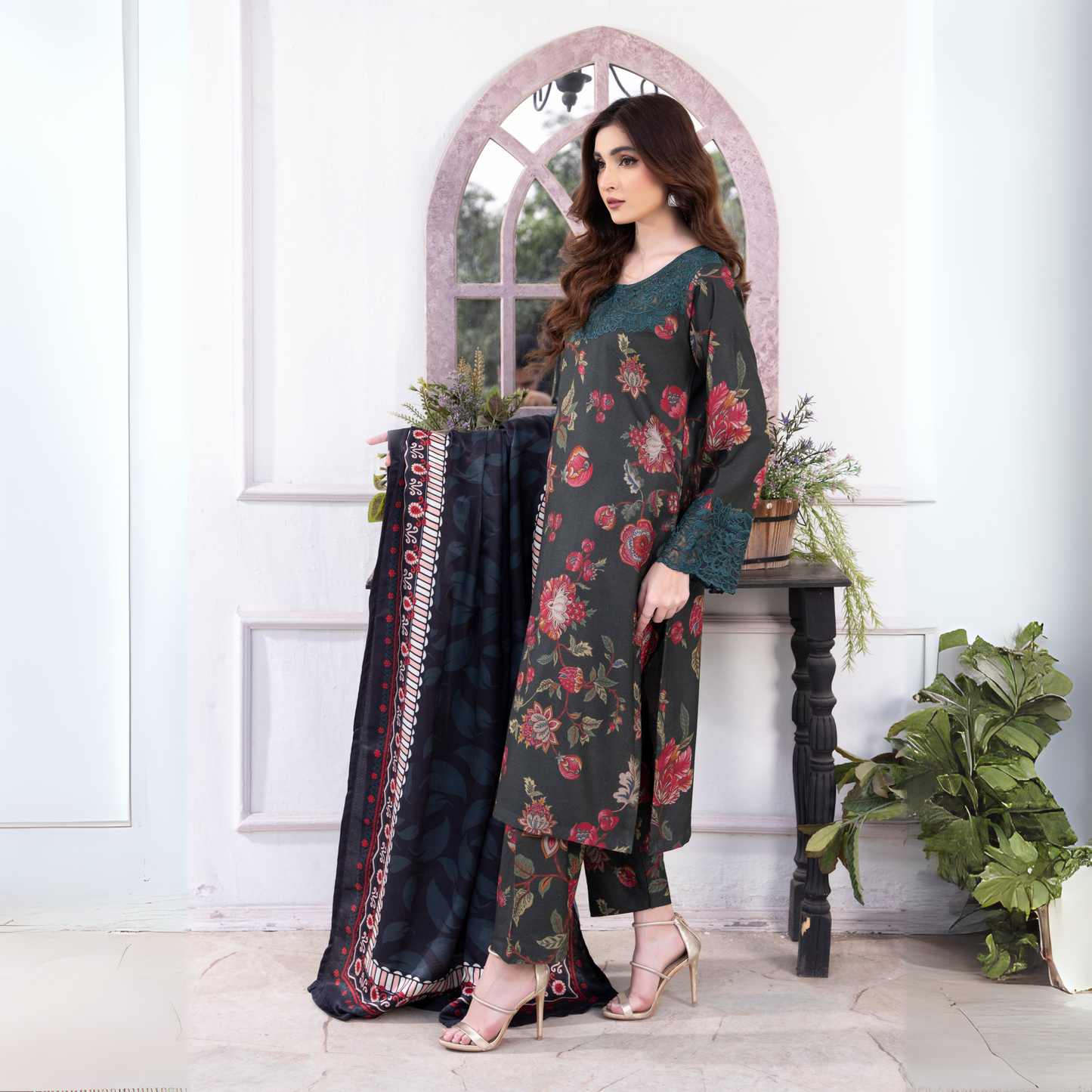 3 Pc Embroidered Printed Dress with Dhanak Wool Shawl | Winter Collection | Raniya.h | UMRAH0503