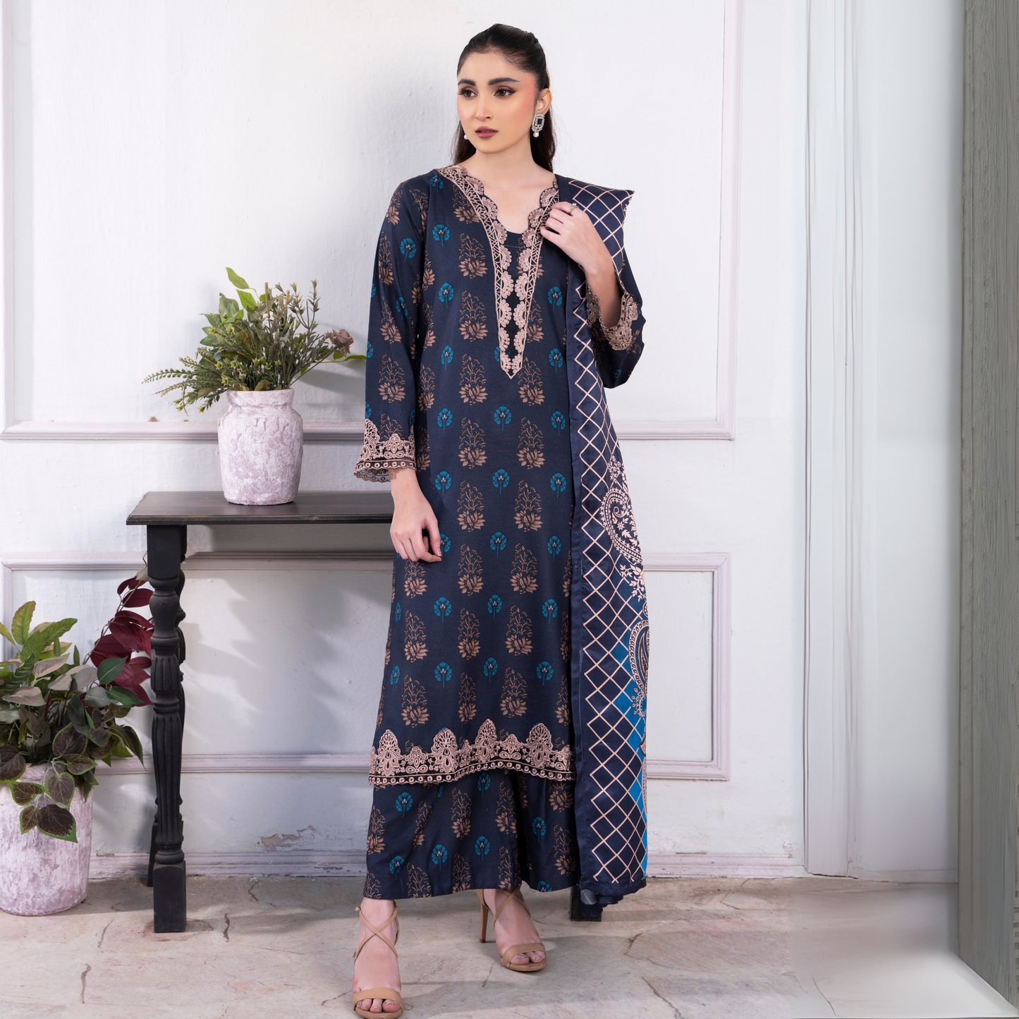 3 Pc Embroidered Printed Dress with Dhanak Wool Shawl | Winter Collection | Raniya.h | UMRAH0503