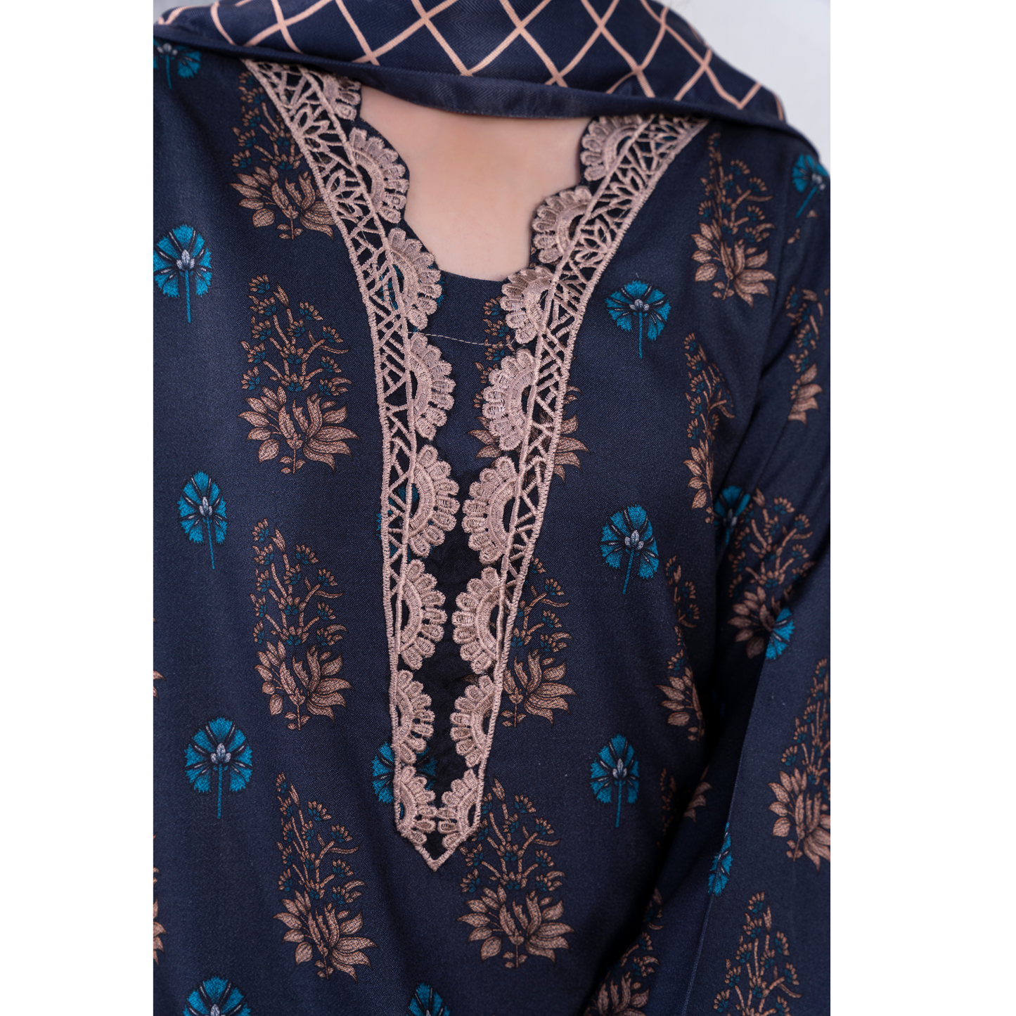 3 Pc Embroidered Printed Dress with Dhanak Wool Shawl | Winter Collection | Raniya.h | UMRAH0503