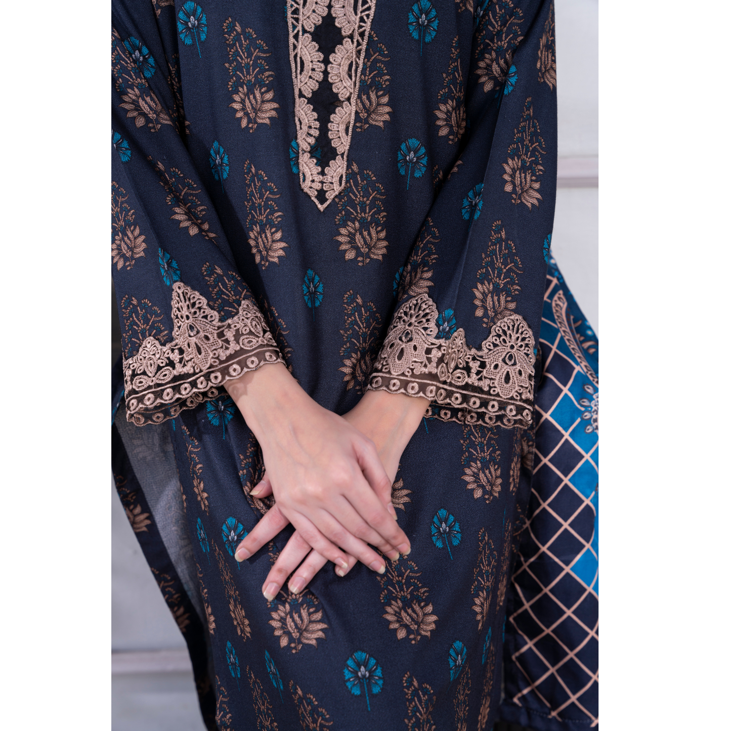 3 Pc Embroidered Printed Dress with Dhanak Wool Shawl | Winter Collection | Raniya.h | UMRAH0503