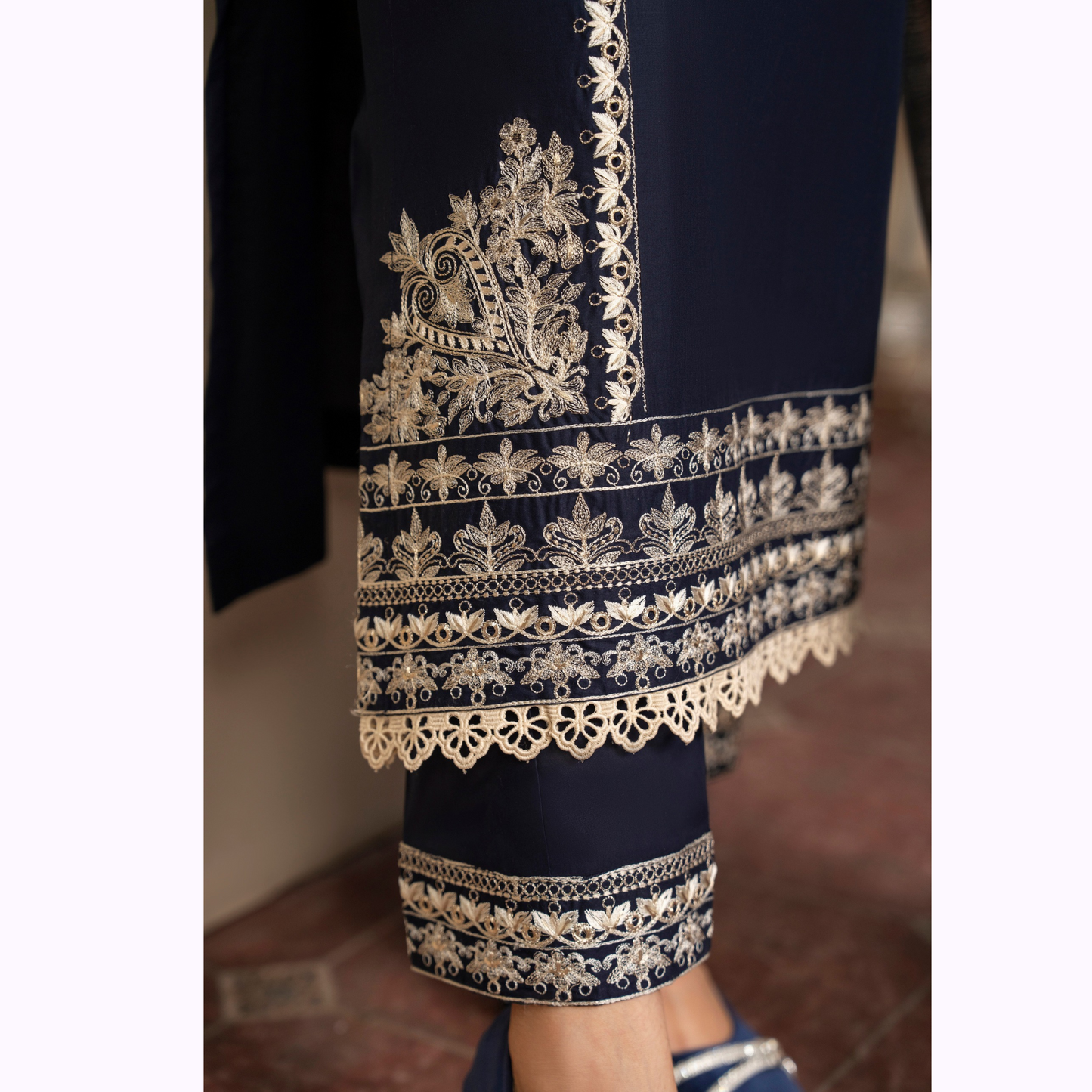 UKC-28 Embroidered Cambric Cotton Ready to Wear 3 Pc - Karma Collection