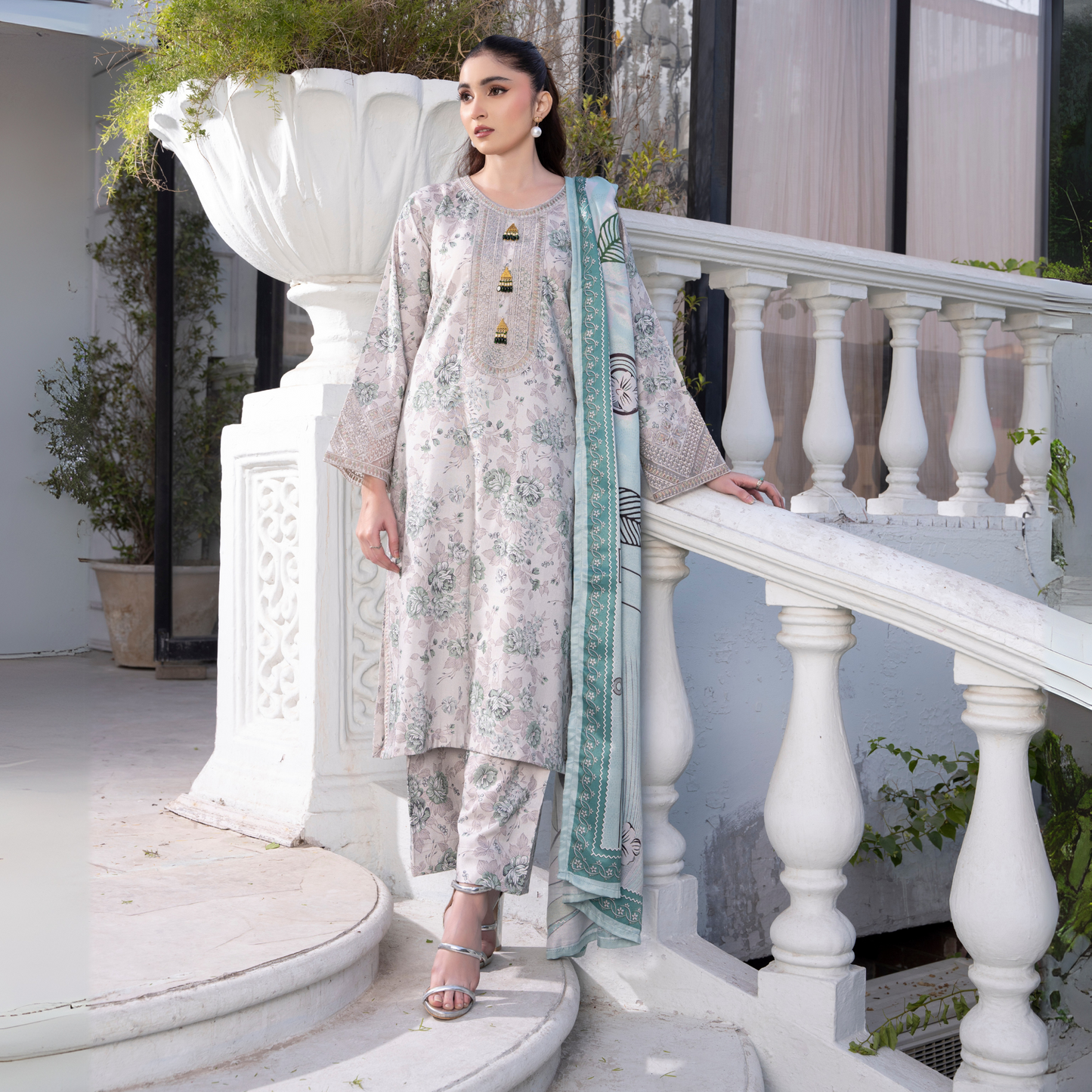 3 Pc Embroidered Printed Dress with Dhanak Wool Shawl | Winter Collection | Raniya.h | UMRAH0503