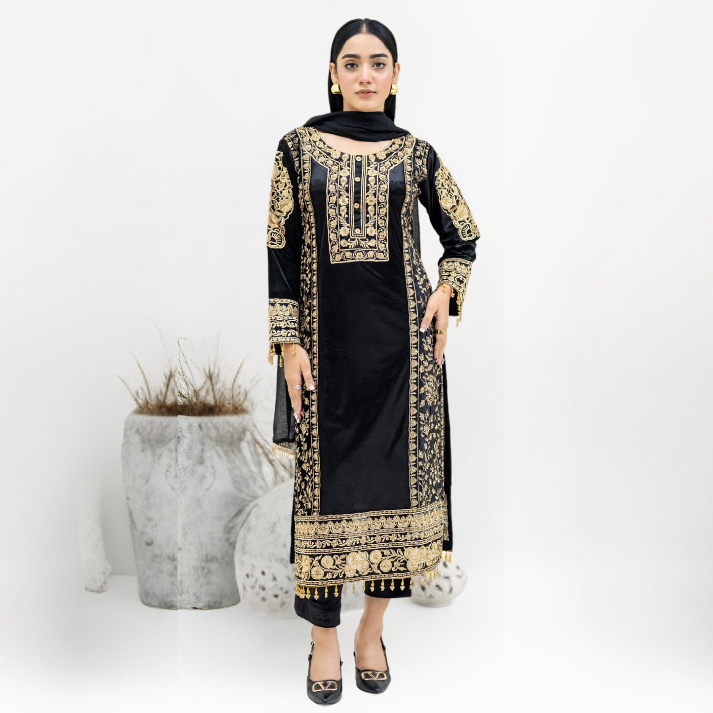 Luxury Embroidered Velvet Dress with Chiffon Dupatta 3 Pc | Winter Collection | Rangz | UMRGZ3900