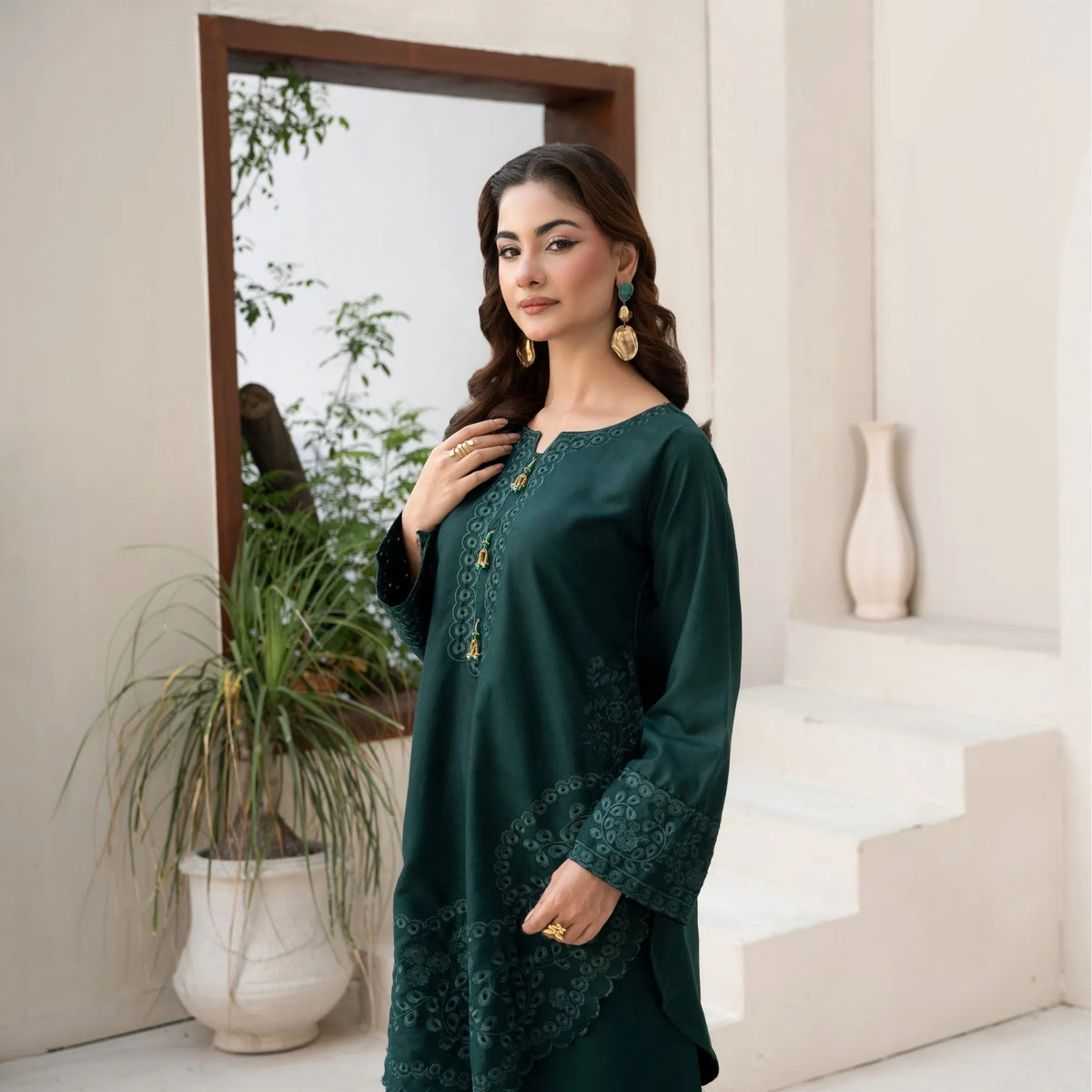 UA-306 Embroidered Dhanak Co-Ord set | Umnaa