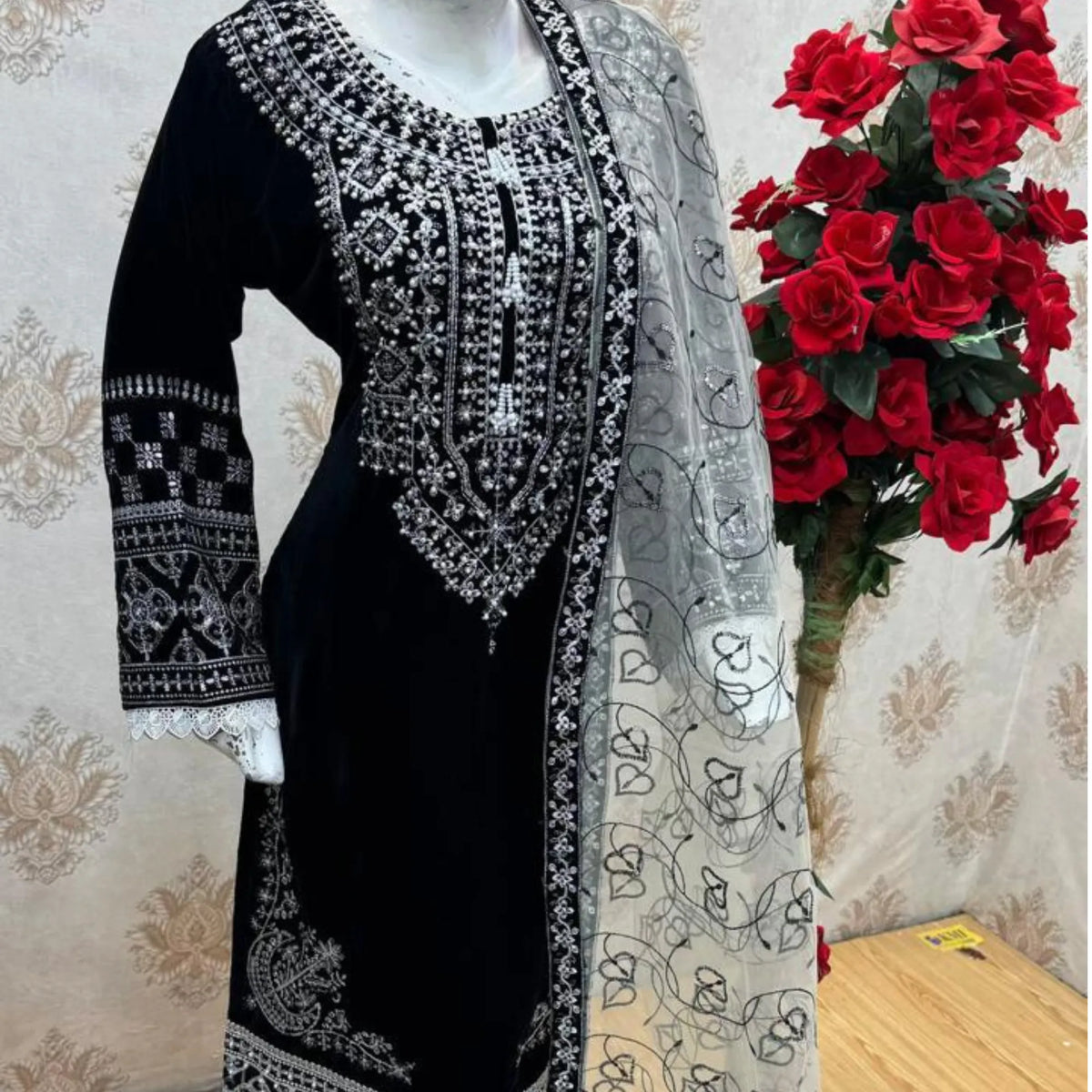 UA-323 Luxury Velvet Collection 3 Pc | Umnaa