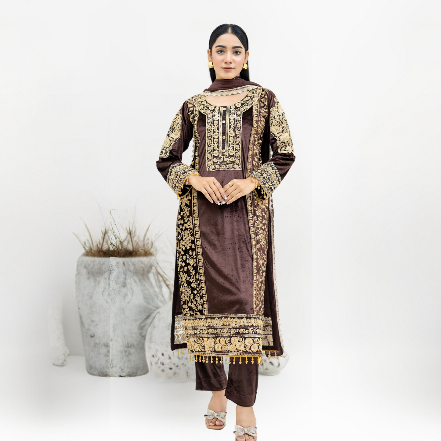 Luxury Embroidered Velvet Dress with Chiffon Dupatta 3 Pc | Winter Collection | Rangz | UMRGZ3900