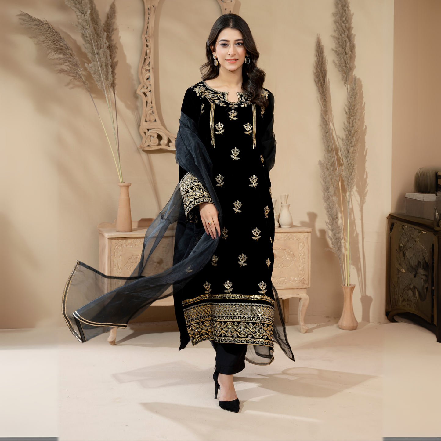 3 Pc Luxury velvet Dress | Winter Collection | Raniya.h | UMRAH01001