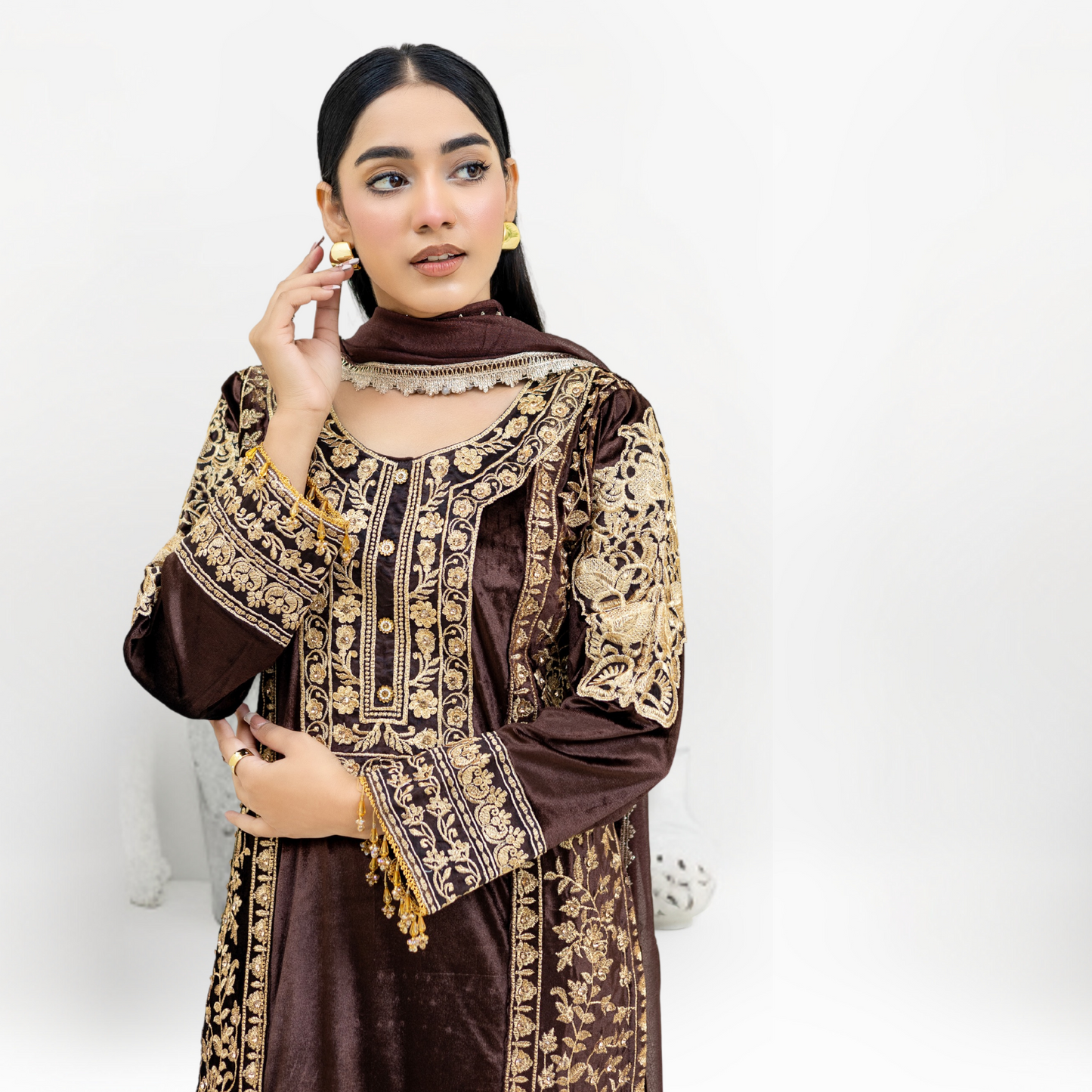 Luxury Embroidered Velvet Dress with Chiffon Dupatta 3 Pc | Winter Collection | Rangz | UMRGZ3900