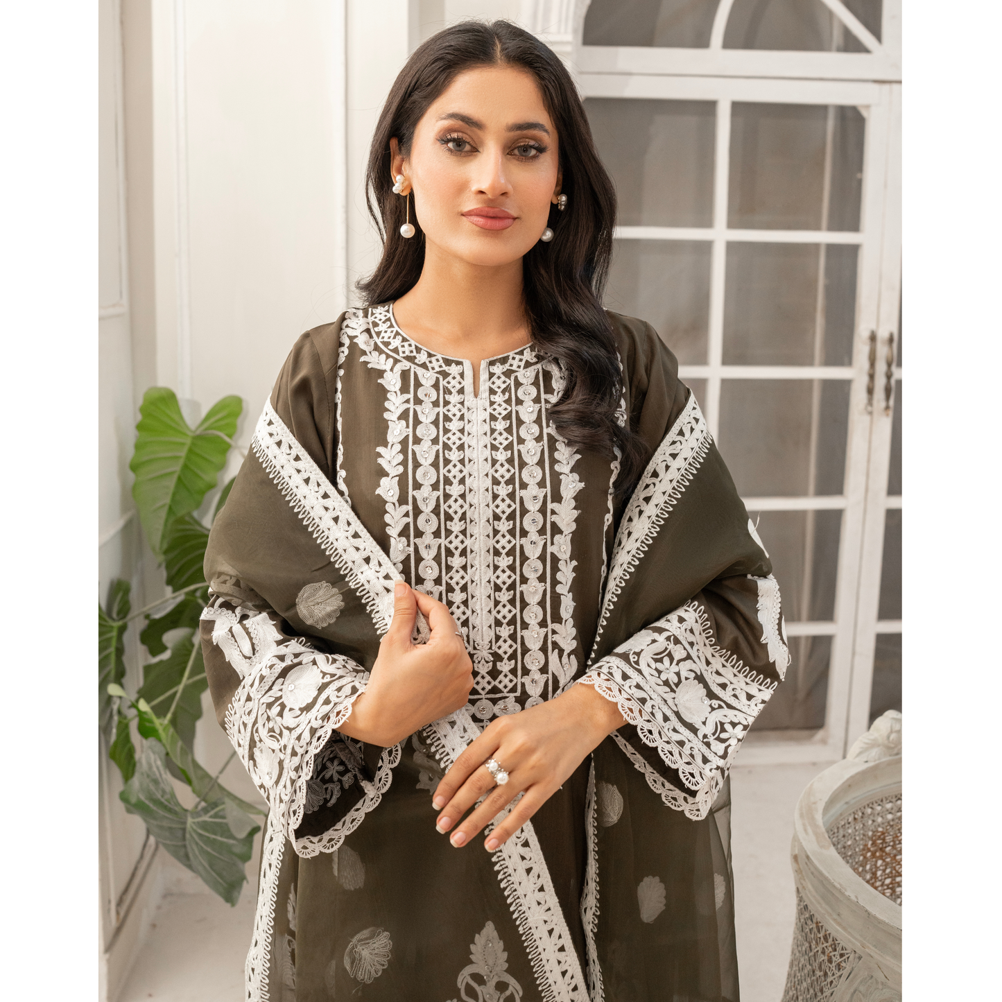 Embroidered Viscose Linen 3 Pc Pakistani Dress | Ready to wear | UMNAA