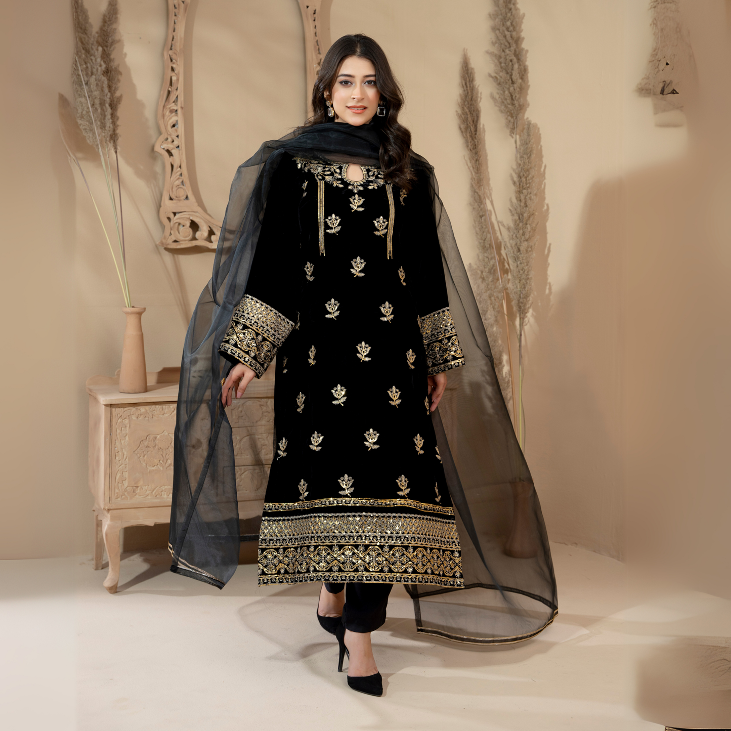 3 Pc Luxury velvet Dress | Winter Collection | Raniya.h | UMRAH01001