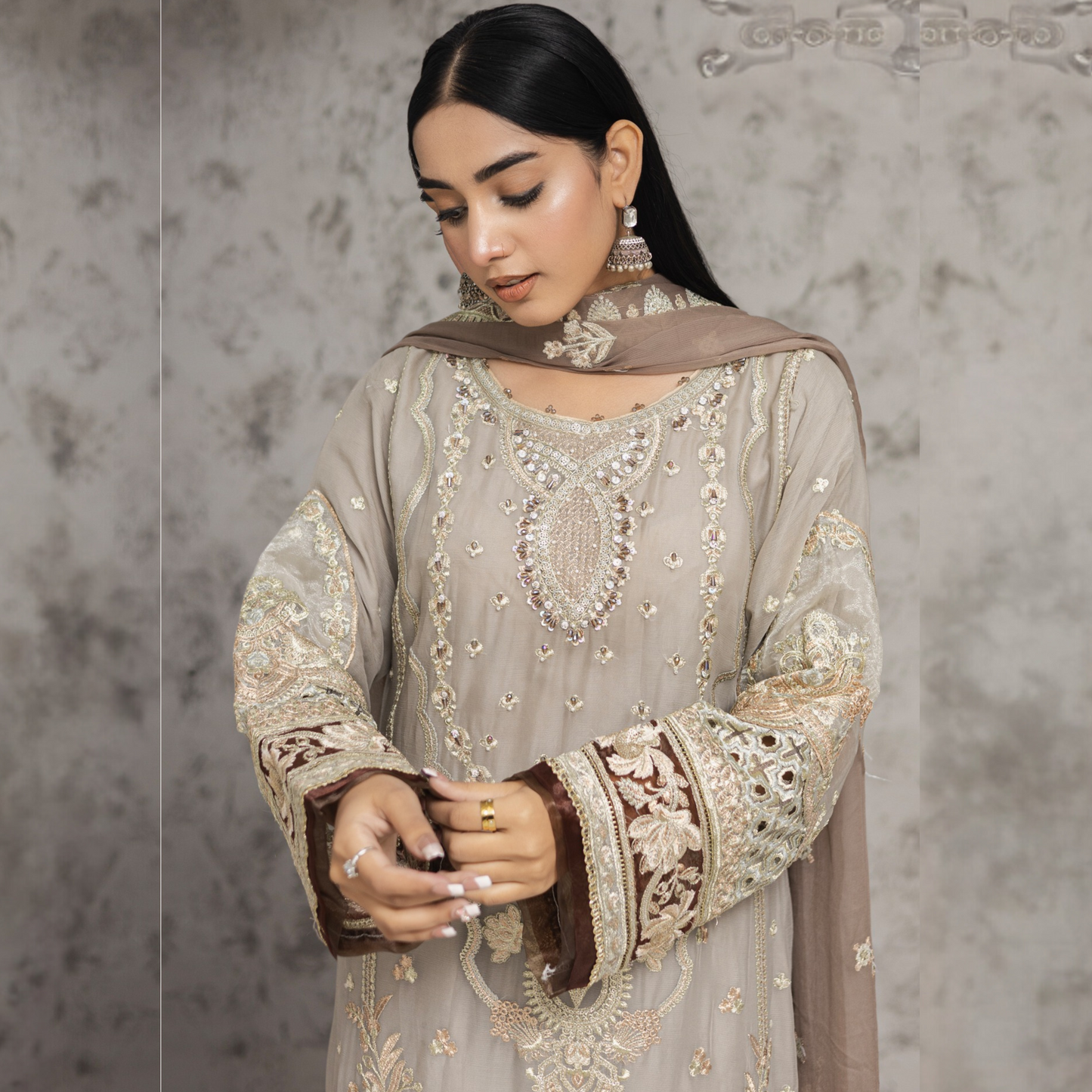 Luxury Handwork Embroidered Dress with Chiffon Dupatta 3 Pc | Winter Collection | Rangz | UMRGZ4000