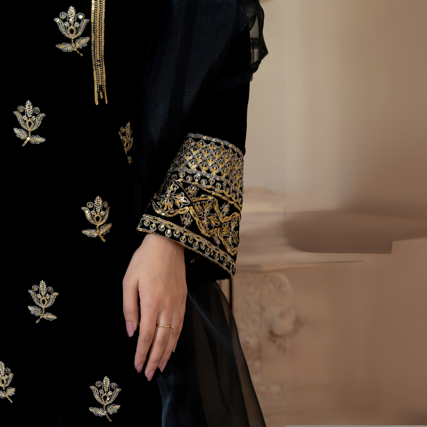 3 Pc Luxury velvet Dress | Winter Collection | Raniya.h | UMRAH01001