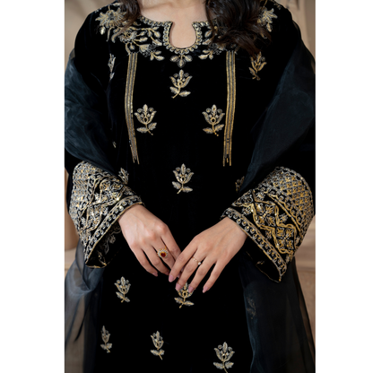 3 Pc Luxury velvet Dress | Winter Collection | Raniya.h | UMRAH01001