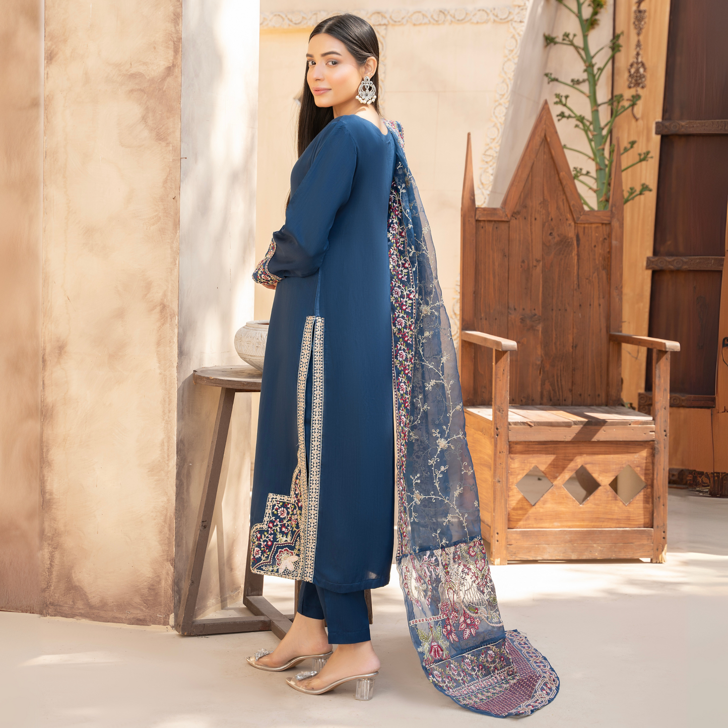 Embroidered Viscose Linen 3 Pc Pakistani Dress | UMNAA