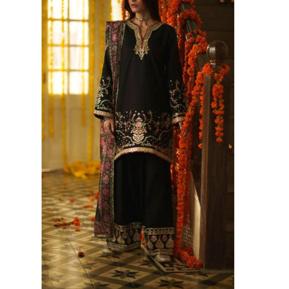 UCA-50 "Mubarak" Luxury Viscose Collection | Casuallite - Black