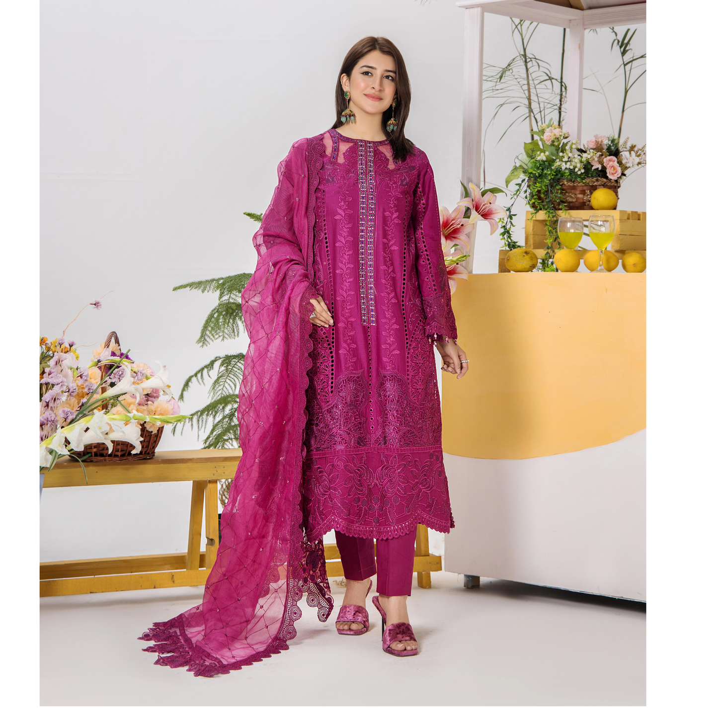 UTT-06 Embroidered Lawn 3 Pc Ready to wear Collection | Traditional Thread