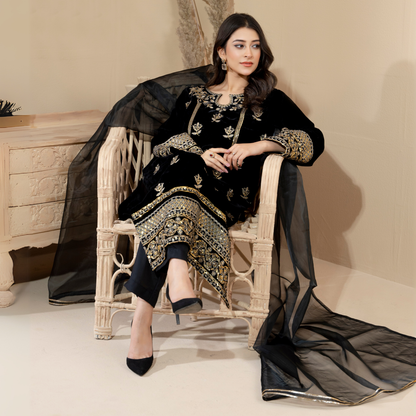 3 Pc Luxury velvet Dress | Winter Collection | Raniya.h | UMRAH01001