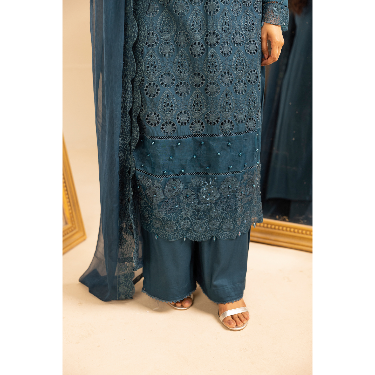 UMS-18 Embroidered Linen Chikenkari 3 Pc Pakistani Dress | Ready to wear | Simrans
