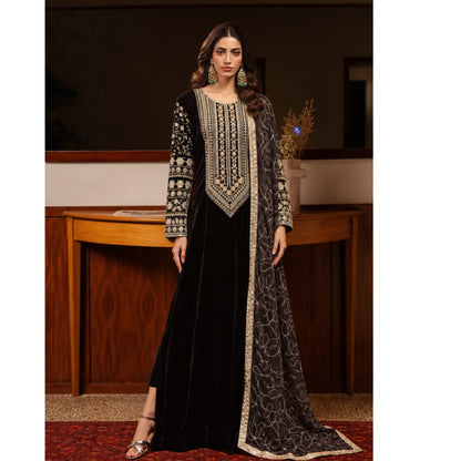 UA-324 Embroidered Velvet Kaftan 3 Pc | Umnaa