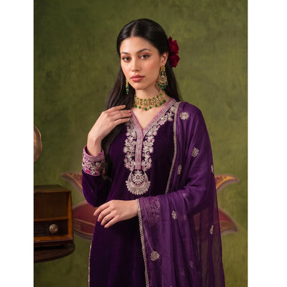 UA-322 Embroidered Luxury Velvet 3 Pc | Umnaa