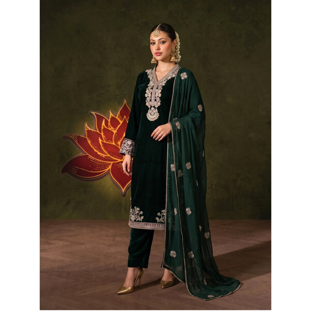 UA-322 Embroidered Luxury Velvet 3 Pc | Umnaa
