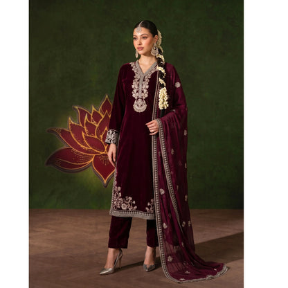 UA-322 Embroidered Luxury Velvet 3 Pc | Umnaa
