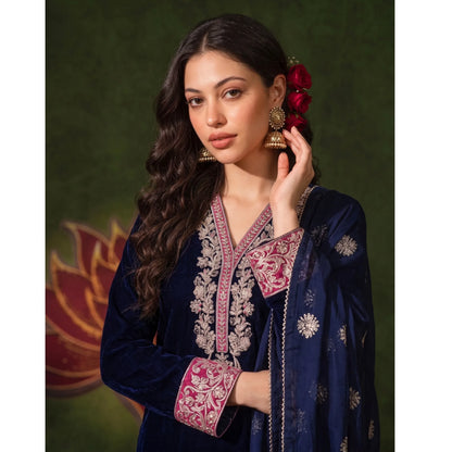 UA-322 Embroidered Luxury Velvet 3 Pc | Umnaa