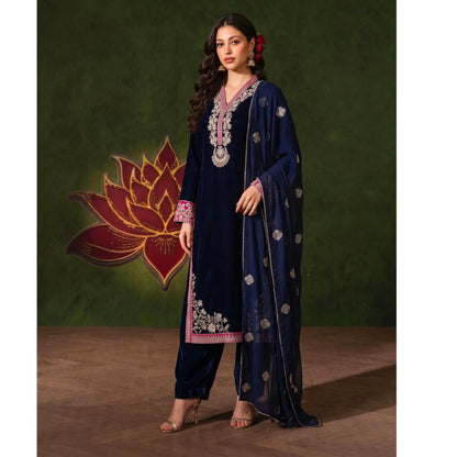 UA-322 Embroidered Luxury Velvet 3 Pc | Umnaa