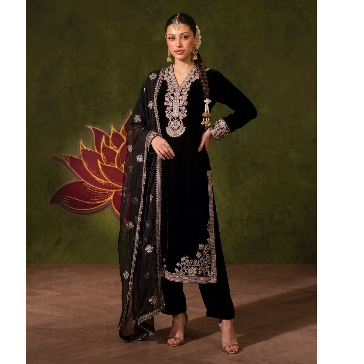UA-322 Embroidered Luxury Velvet 3 Pc | Umnaa