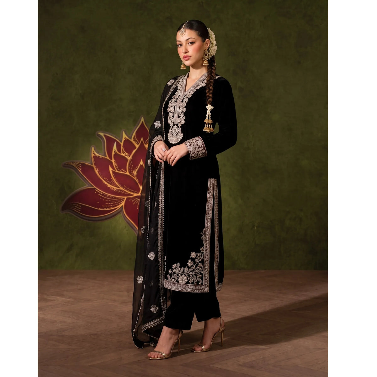 UA-322 Embroidered Luxury Velvet 3 Pc | Umnaa