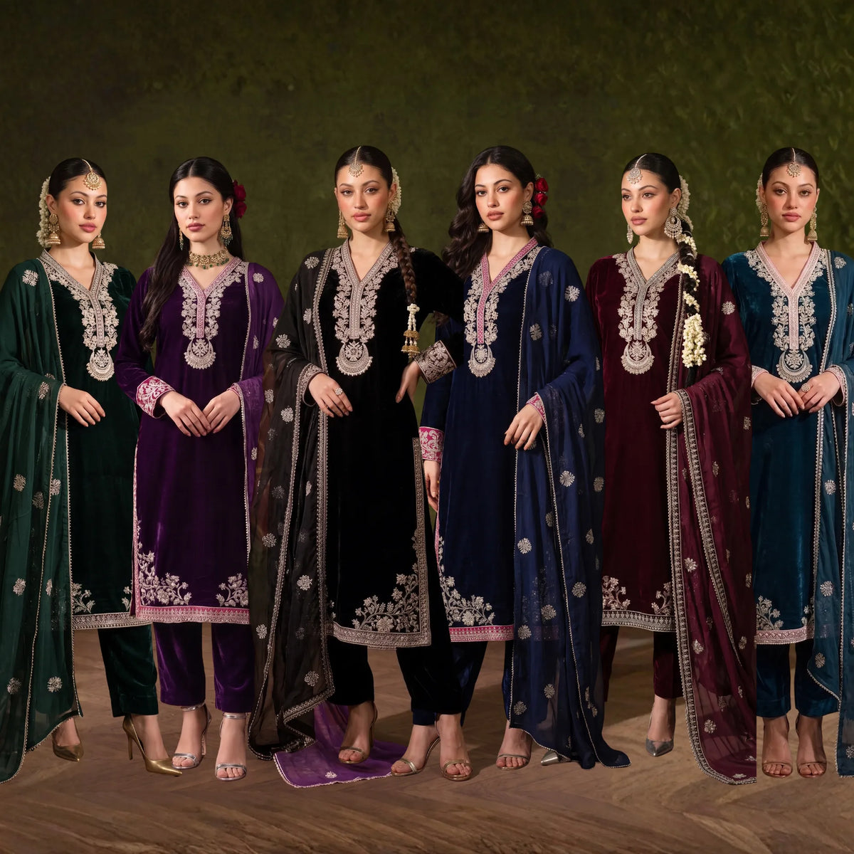 UA-322 Embroidered Luxury Velvet 3 Pc | Umnaa