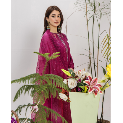 UTT-06 Embroidered Lawn 3 Pc Ready to wear Collection | Traditional Thread