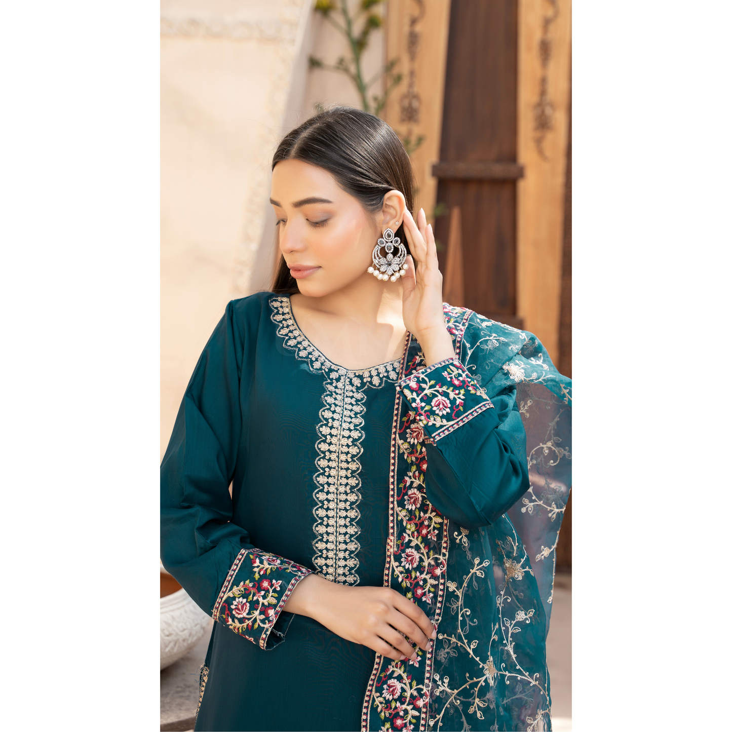 Embroidered Viscose Linen 3 Pc Pakistani Dress | UMNAA