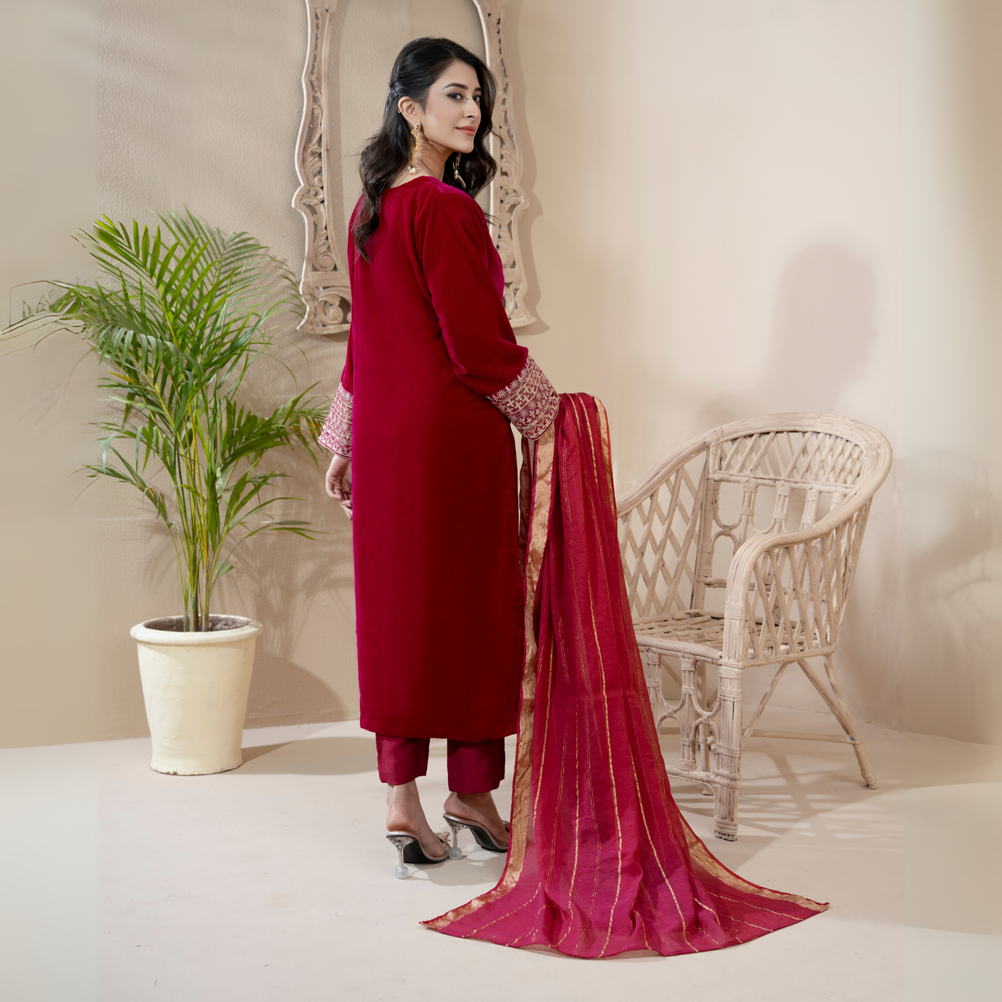 3 Pc Luxury velvet Dress | Winter Collection | Raniya.h | UMRAH01001