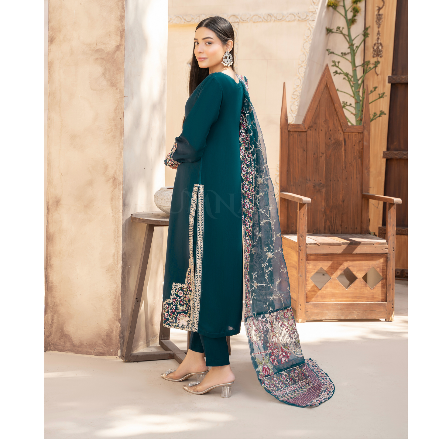 Embroidered Viscose Linen 3 Pc Pakistani Dress | UMNAA