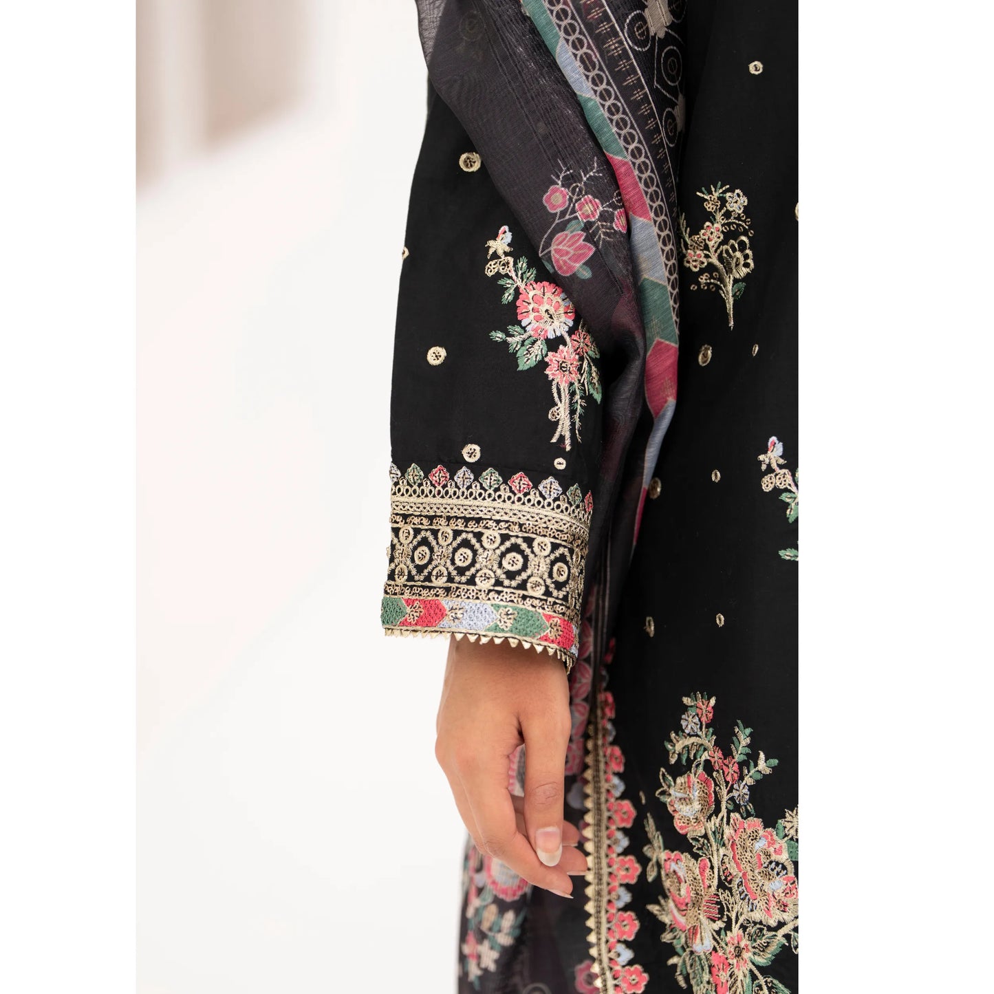 UA-216 Embroidered Cambric Cotton Collection by Umnaa | Ready to Wear Pakistani Asian clothes