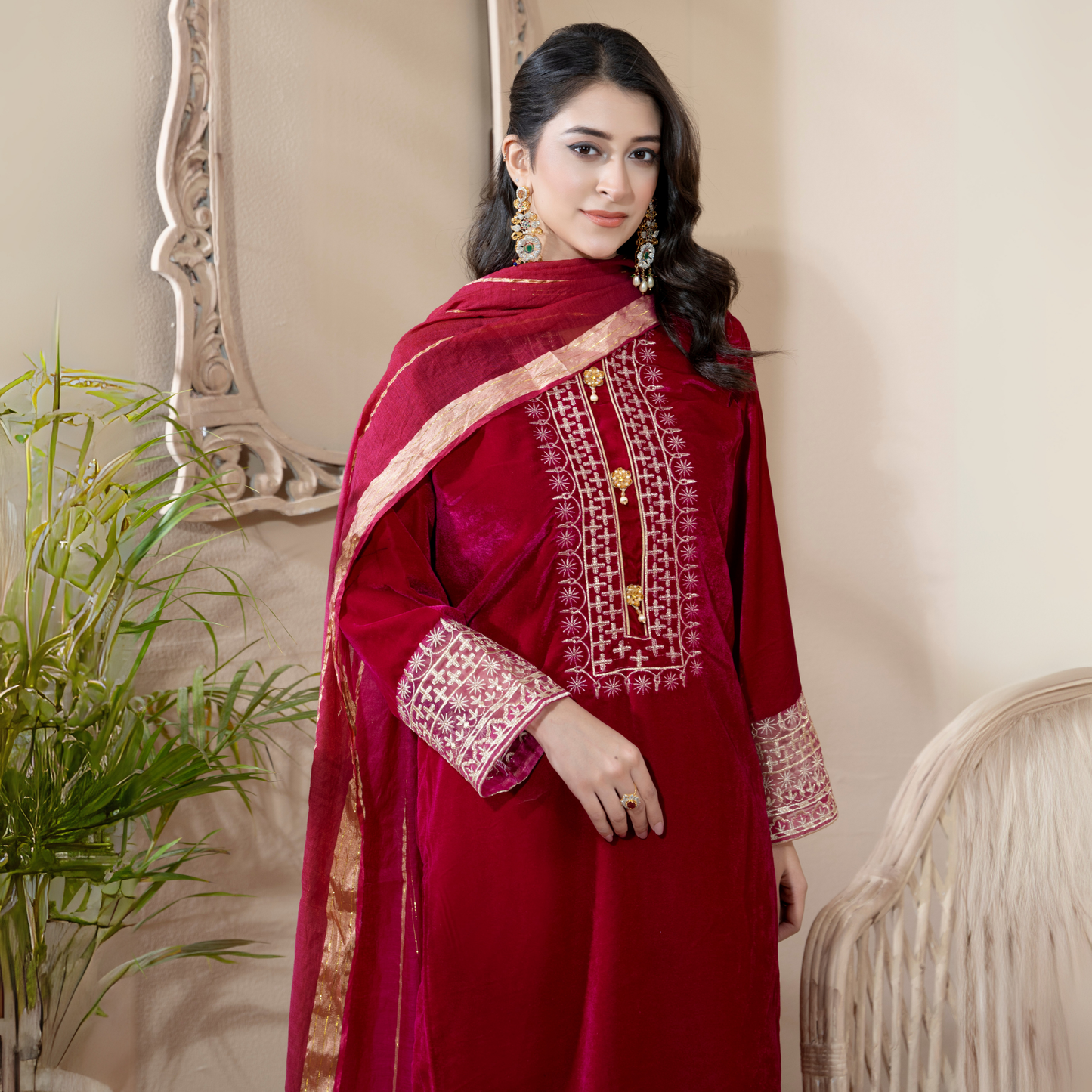 3 Pc Luxury velvet Dress | Winter Collection | Raniya.h | UMRAH01001