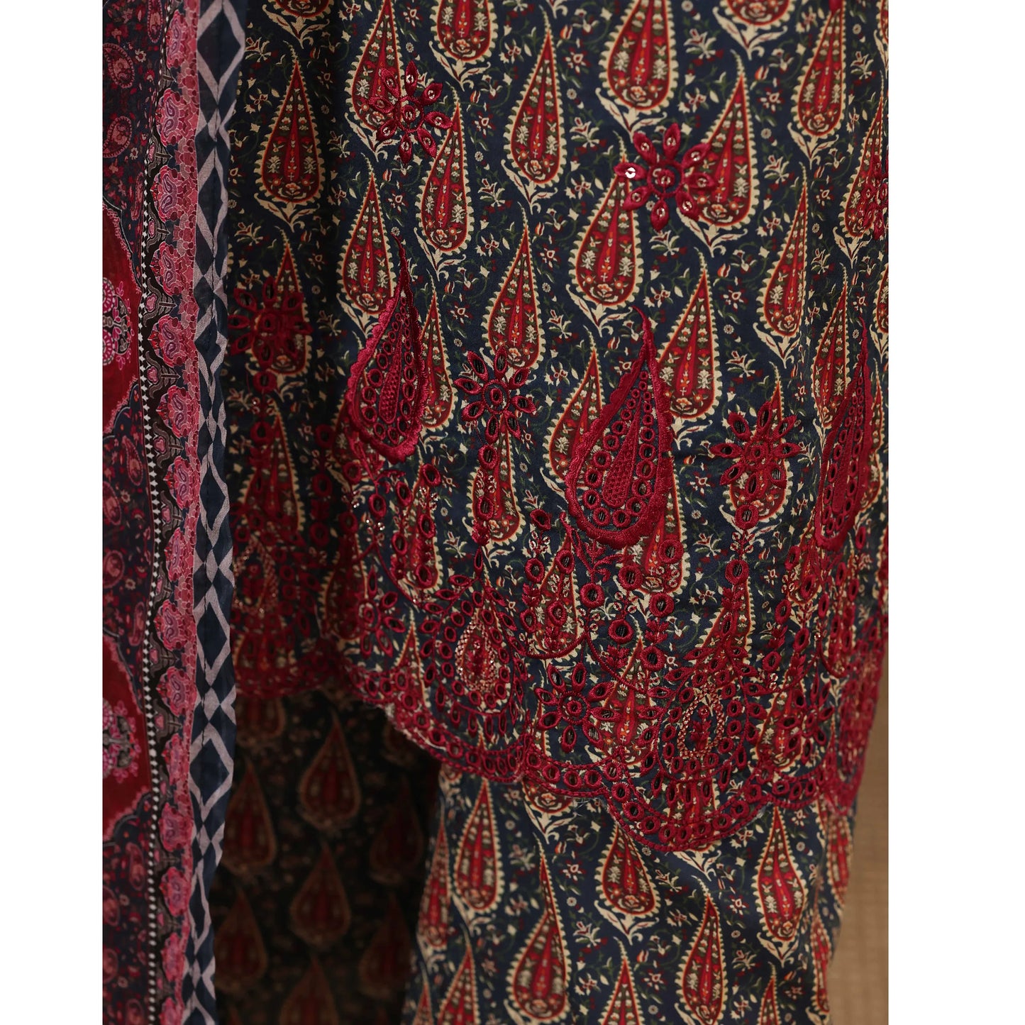 USN-22 Embroidered Chikankari Lawn 3 Piece Summer Collection by saphron | Ready to Wear Pakistani Asian Eastern wear