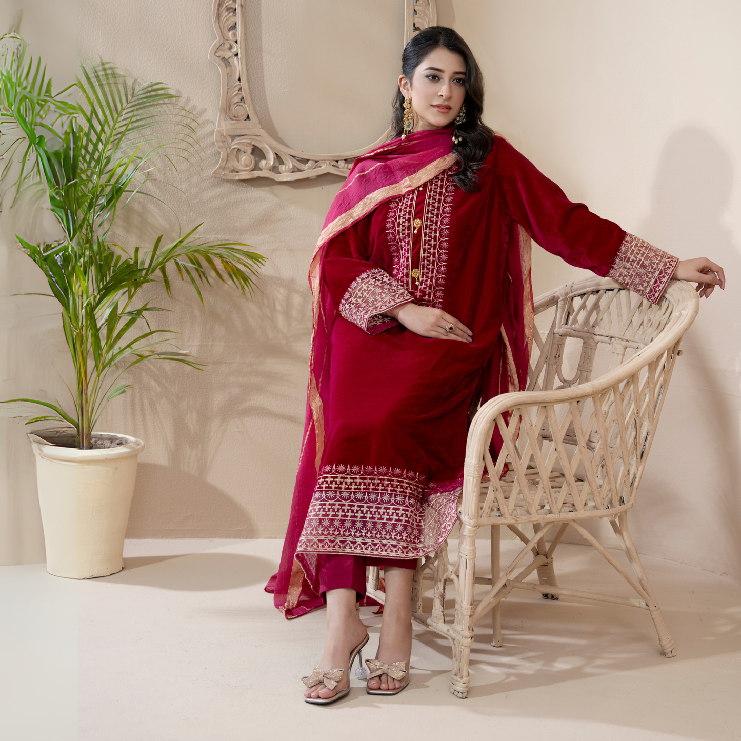3 Pc Luxury velvet Dress | Winter Collection | Raniya.h | UMRAH01001