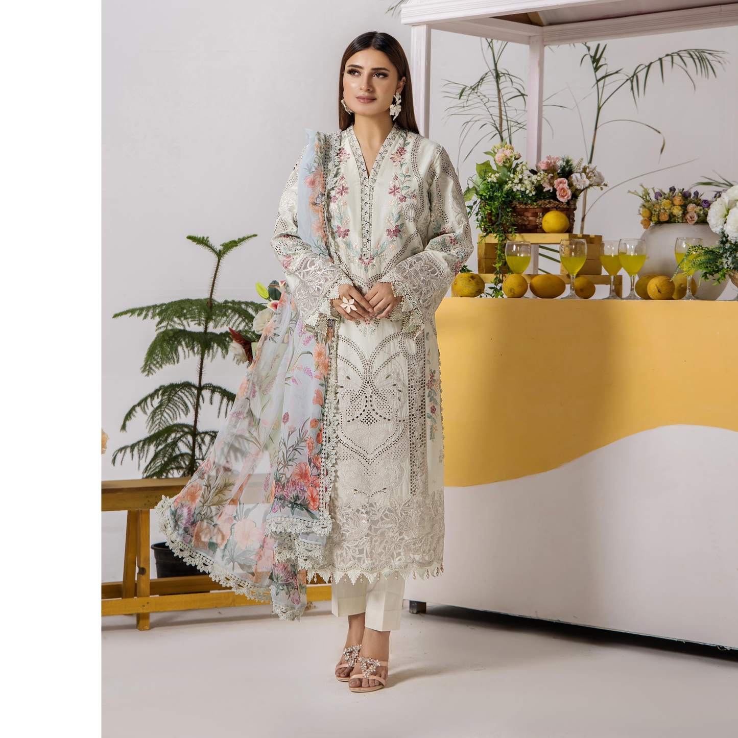 UTT-06 Embroidered Lawn 3 Pc Ready to wear Collection | Traditional Thread