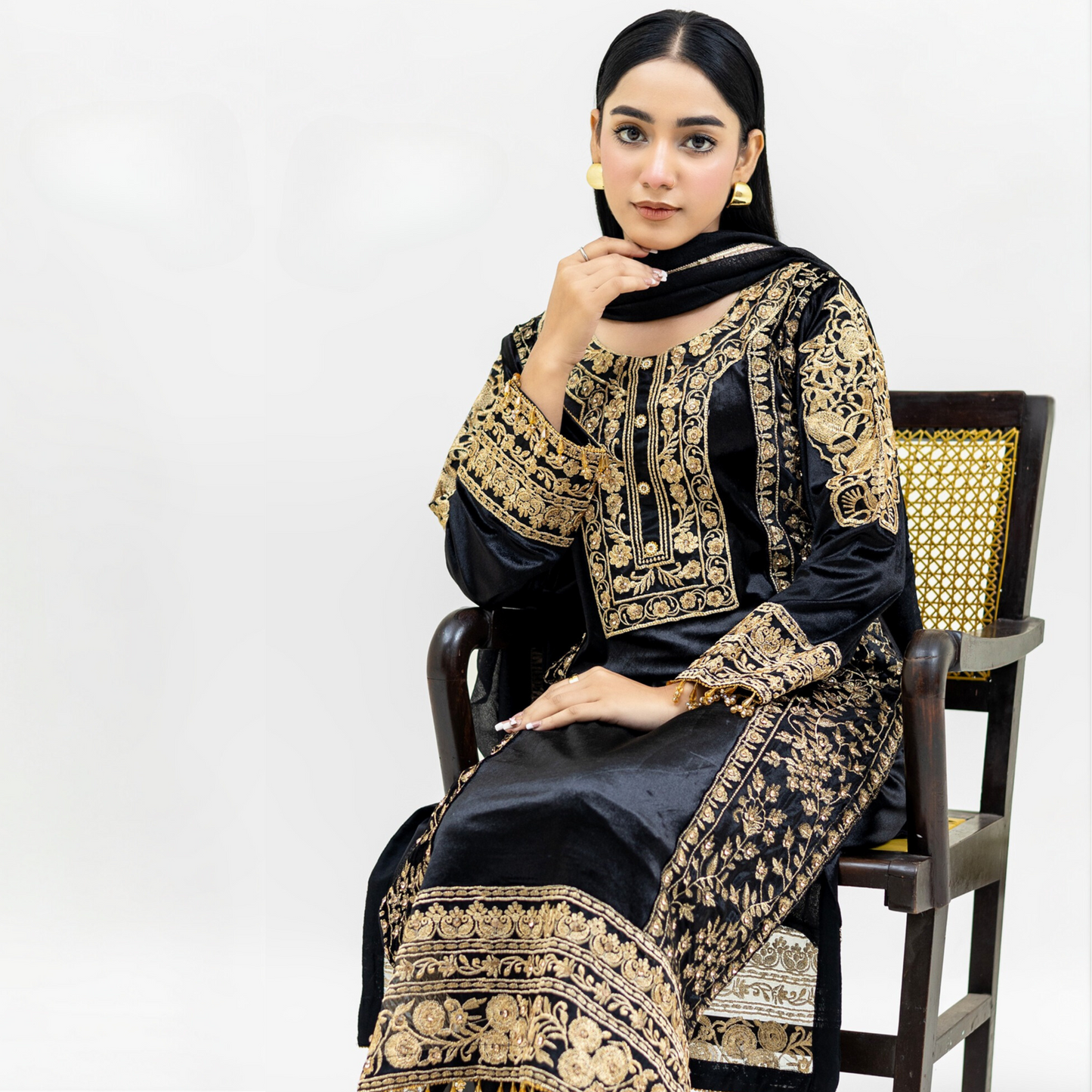 Luxury Embroidered Velvet Dress with Chiffon Dupatta 3 Pc | Winter Collection | Rangz | UMRGZ3900