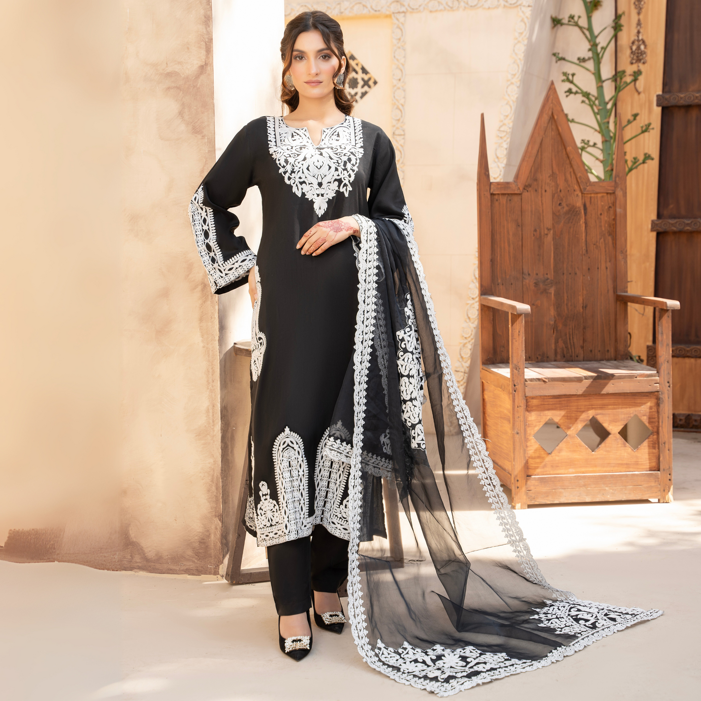 UA-61 Embroidered Viscose Linen 3 Pc Pakistani Dress | UMNAA