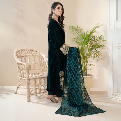 3 Pc Luxury velvet Dress | Winter Collection | Raniya.h | UMRAH01001