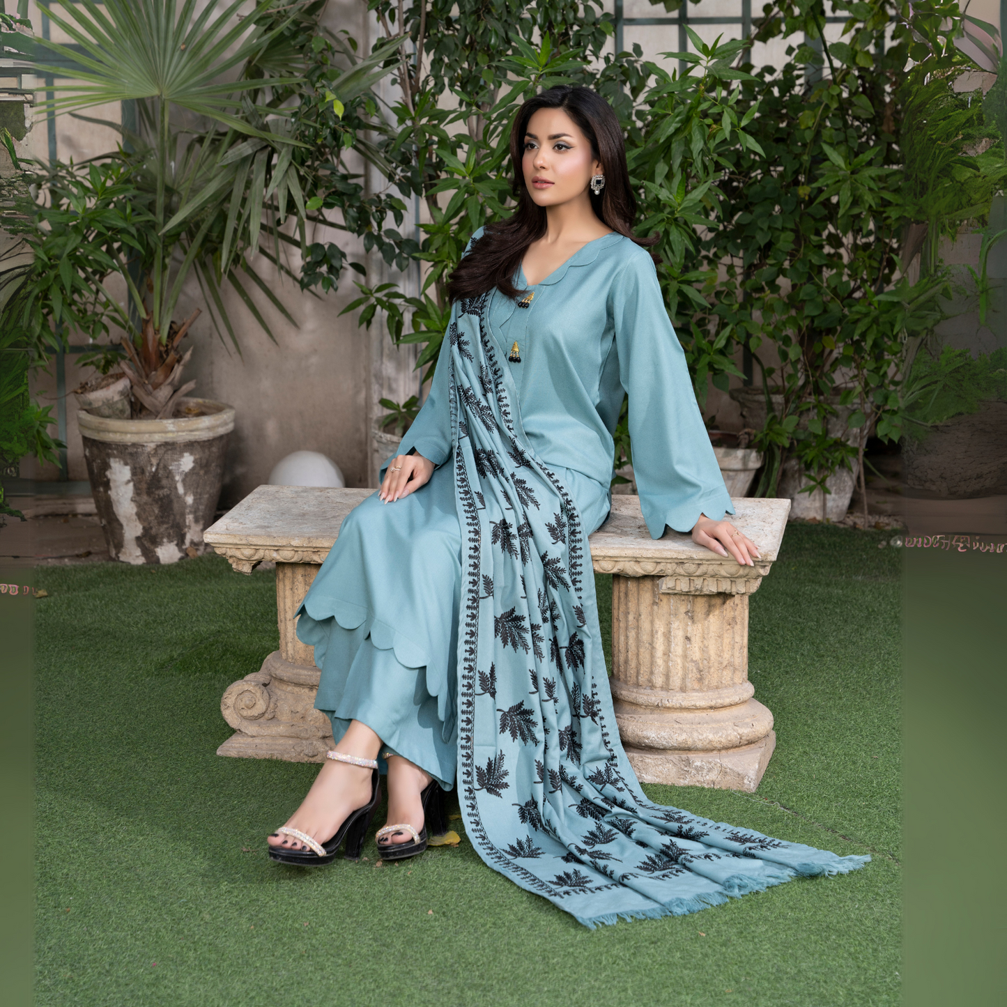 3 Pc Dhanak Dress with Embroidered Shawl | Winter Collection | Raniya.h | UMRAH0801