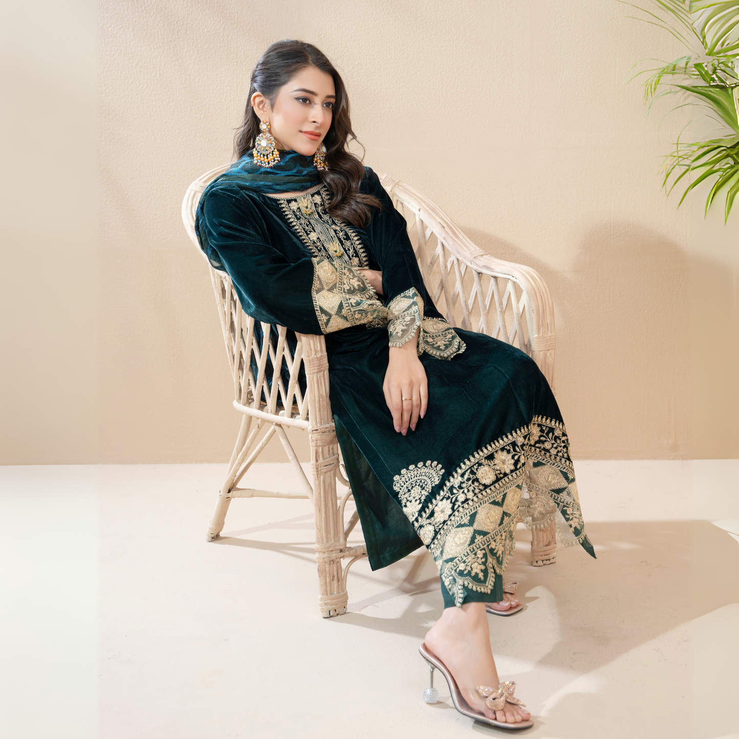 3 Pc Luxury velvet Dress | Winter Collection | Raniya.h | UMRAH01001
