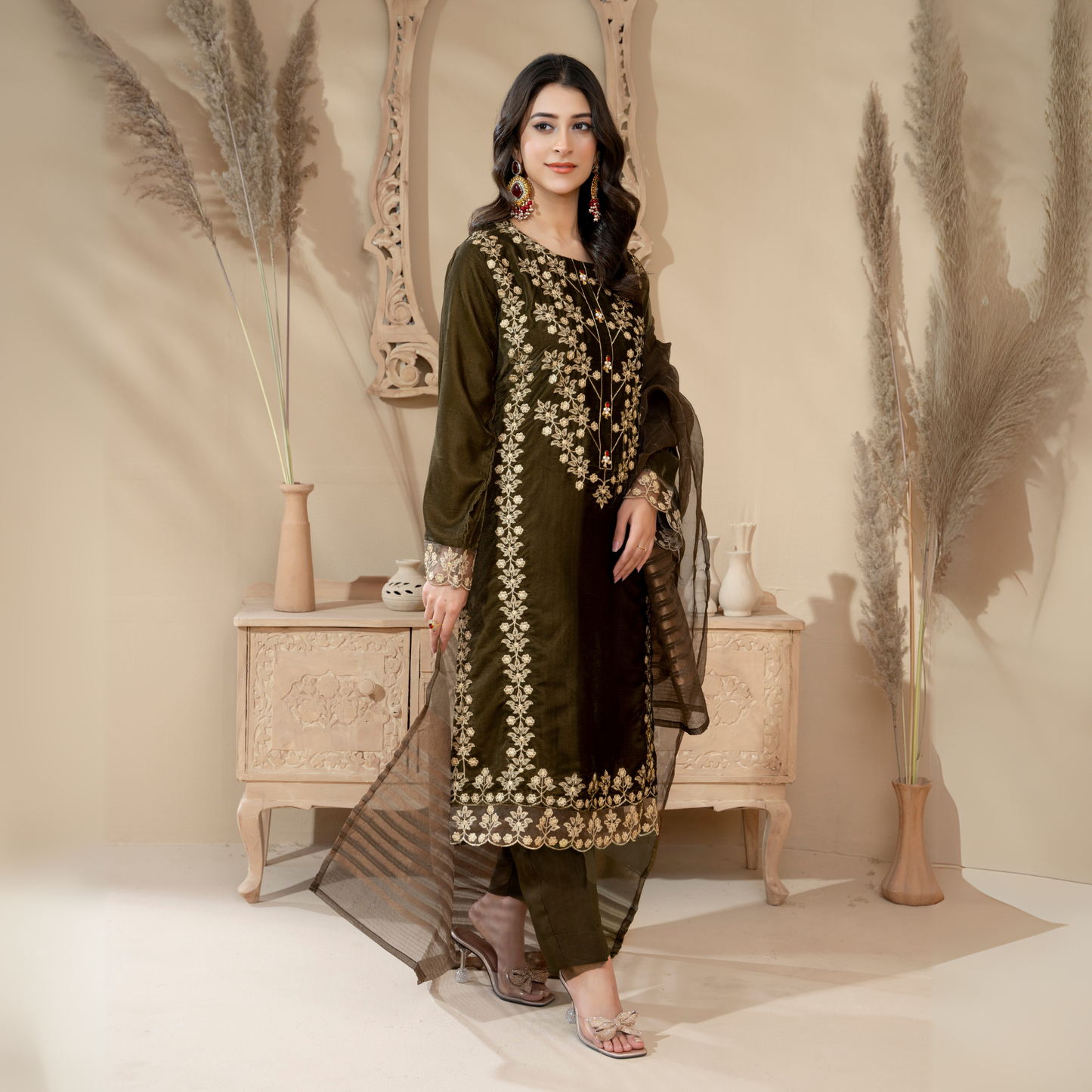 3 Pc Luxury velvet Dress | Winter Collection | Raniya.h | UMRAH01001