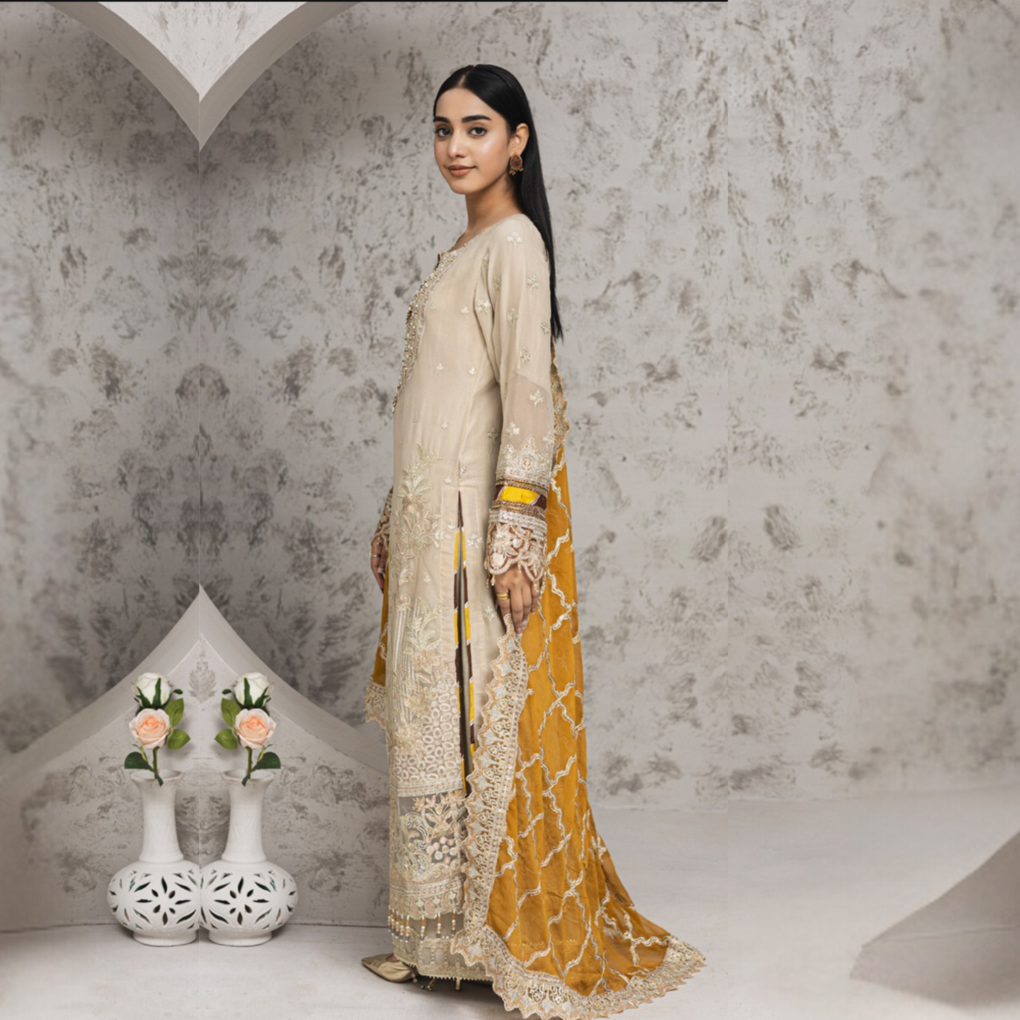 Luxury Handwork Embroidered Dress with Chiffon Dupatta 3 Pc | Winter Collection | Rangz | UMRGZ4000