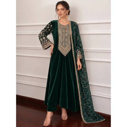 UA-324 Embroidered Velvet Kaftan 3 Pc | Umnaa